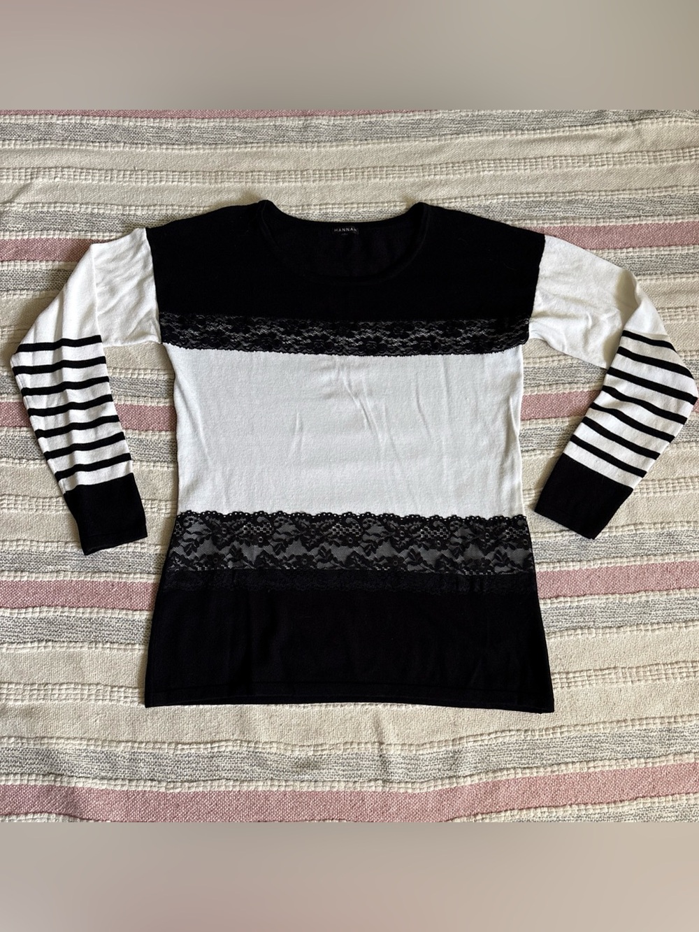 Hannah Black and White Long Sleeves Sweater Size Large